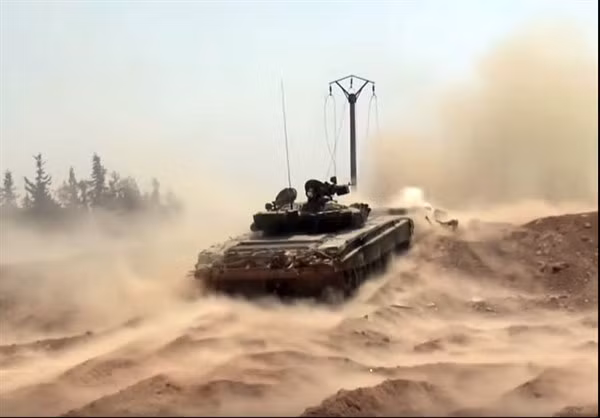 Xe tăng tham gia chiến dịch quân sự của quân đội Syria ở Aleppo.