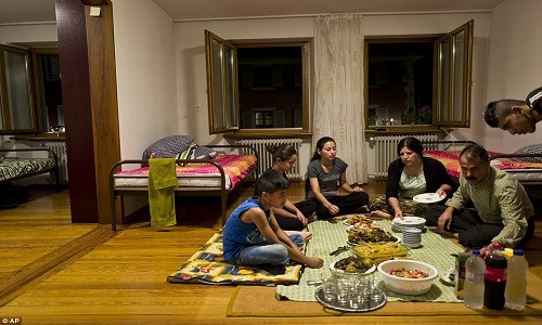 Hiện tại, gia đình Qasu đang tận hưởng cuộc sống bình yên trong một căn hộ nhỏ ở thị trấn Elzach, Đức.