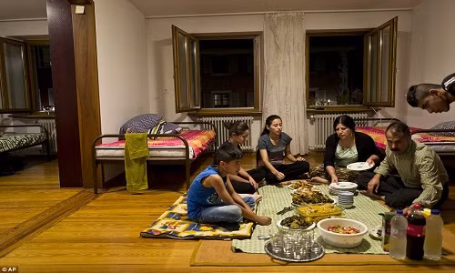 Hiện tại, gia đình Qasu đang tận hưởng cuộc sống bình yên trong một căn hộ nhỏ ở thị trấn Elzach, Đức.