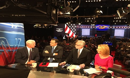 Được biết, điều khiển tranh luận kéo dài 90 phút này là nhà báo, người dẫn chương trình của Đài NBC Lester Holt. Chủ đề của buổi tranh luận là: Hướng đi của nước Mỹ, Đường đến thịnh vượng và Gìn giữ an ninh cho nước Mỹ.