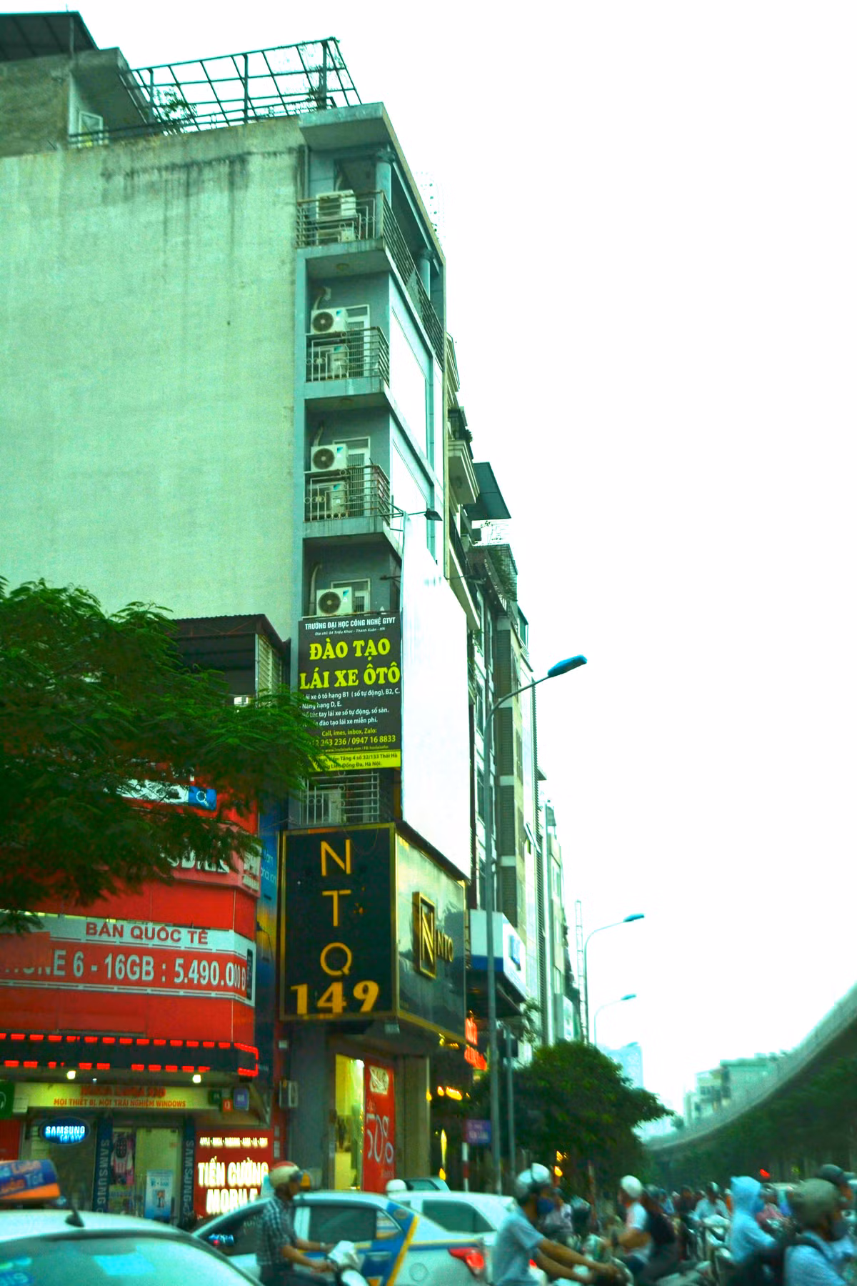 Có những căn nhà mặt tiền chỉ 1 - 2m hay mặt tiền 4-5 m nhưng chiều sâu chỉ hơn 1m.