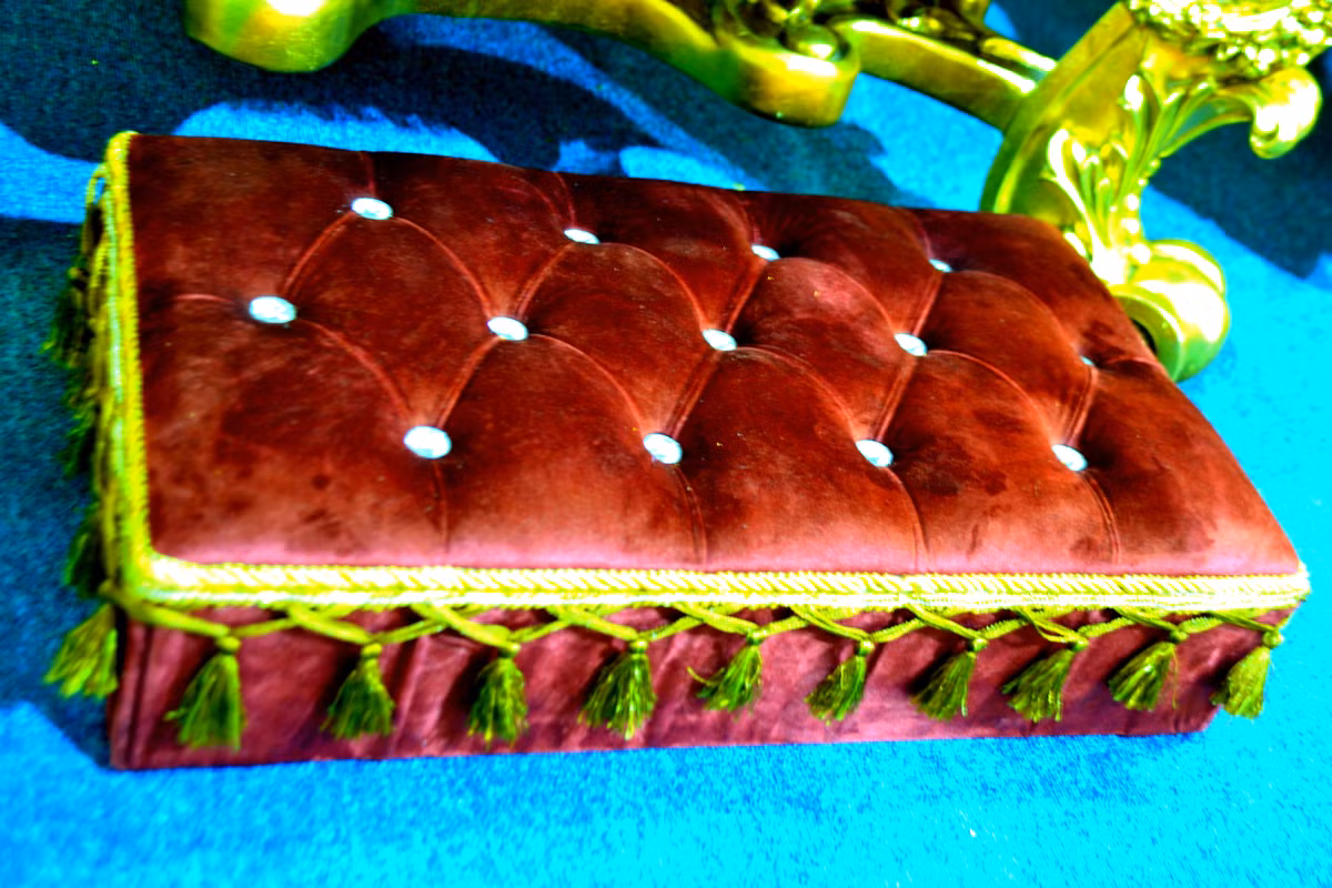 Chiếc đôn để chân sang trọng.