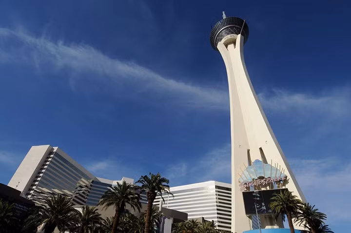 Las Vegas: Lời cầu hôn ở tầng 106 của Stratosphere Casino, Las Vegas thực sự sẽ khiến cả bạn và người ấy có một trải nghiệm ấn tượng và đáng nhớ.