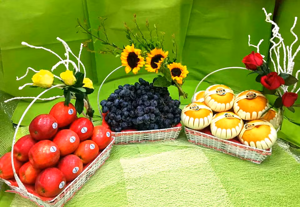 Gio hoa qua ngoai nhap dat hang ngay 20/11-Hinh-2