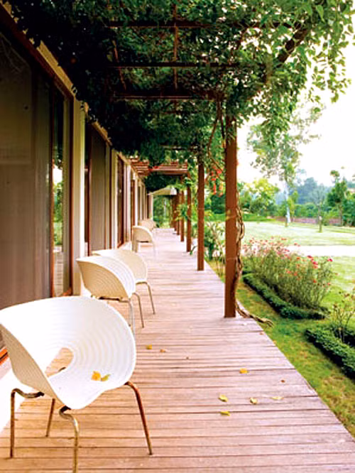 Theo nhận định về bất động sản, khu đất này của gia đình Mỹ Linh có giá tương đương 1 triệu USD (hơn 22 tỷ đồng), chưa kể nhà cửa hay vườn tược. Ảnh: Vietnamnet.