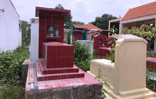 Dan ngoai thanh Sai Gon hoang mang vi phai “song chung” voi nguoi chet-Hinh-3