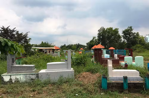 Dan ngoai thanh Sai Gon hoang mang vi phai “song chung” voi nguoi chet