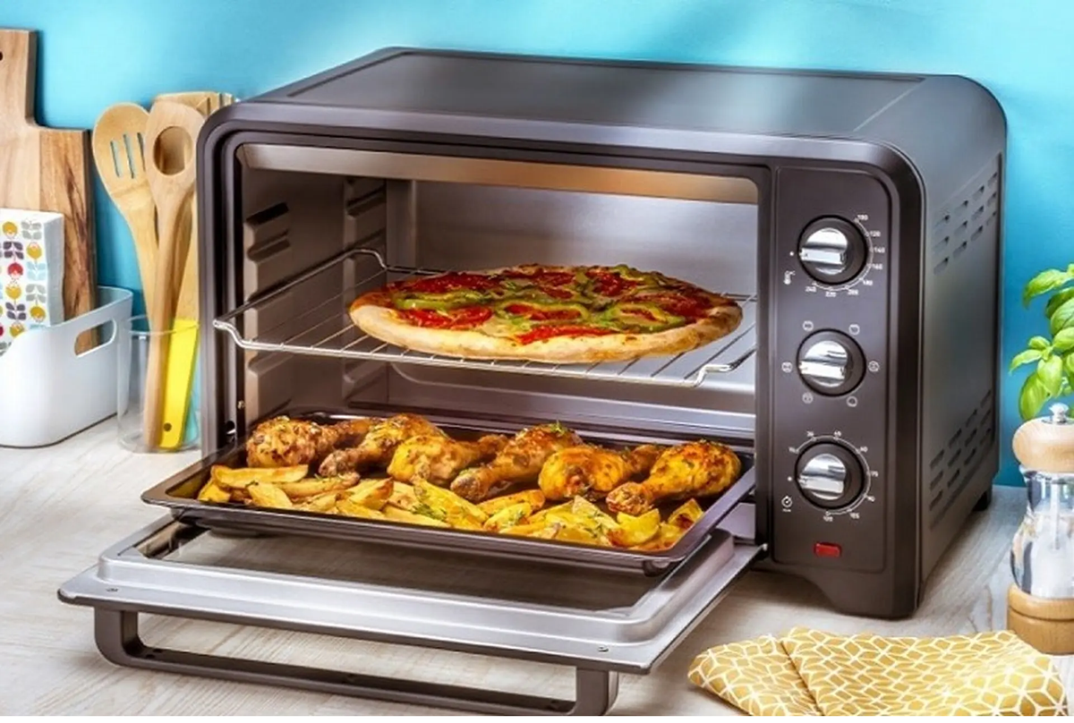 Lò nướng: Yêu cầu thời gian làm nóng dài, công suất 1.500W–2.500W, mức tiêu thụ điện có thể vượt qua điều hòa nếu nướng thường xuyên.