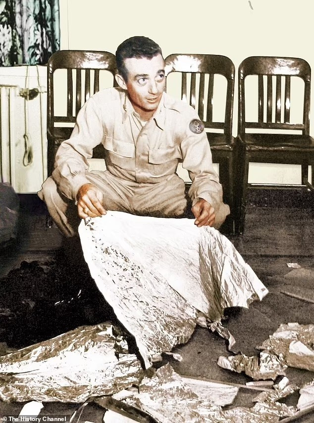 Puthoff khẳng định vụ Roswell ở New Mexico năm 1947 thực sự là vụ tai nạn UFO có thật. Một đồng nghiệp ông đã xác nhận điều này sau cuộc trò chuyện với chỉ huy tại căn cứ Wright-Patterson, nơi lưu giữ các mảnh vỡ từ UFO. (Ảnh: Daily Mail)