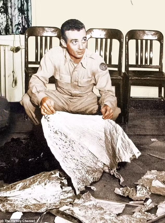 Puthoff khẳng định vụ Roswell ở New Mexico năm 1947 thực sự là vụ tai nạn UFO có thật. Một đồng nghiệp ông đã xác nhận điều này sau cuộc trò chuyện với chỉ huy tại căn cứ Wright-Patterson, nơi lưu giữ các mảnh vỡ từ UFO. (Ảnh: Daily Mail)