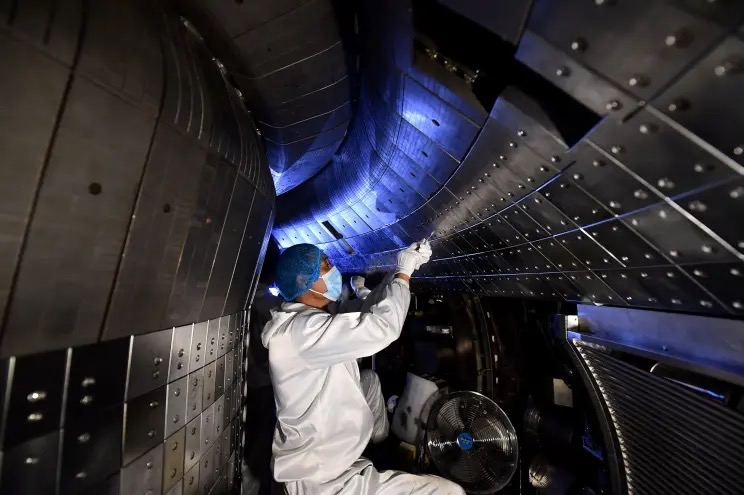 Quá trình xây dựng BEST diễn ra thần tốc: chỉ sau hai năm đã hoàn thành phần dân dụng và chuẩn bị lắp đặt xong hàng chục nghìn linh kiện phức tạp. (Ảnh: Người đưa tin)