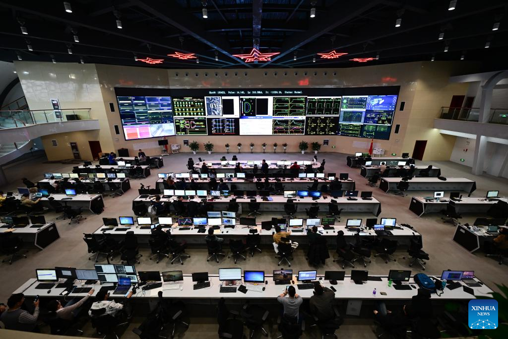 Các nhà khoa học kỳ vọng công nghệ nhiệt hạch thương mại có thể đạt được trước năm 2050, nhờ sự kết hợp giữa AI, vật liệu mới và chất siêu dẫn nhiệt độ cao. (Ảnh: Xinhua)