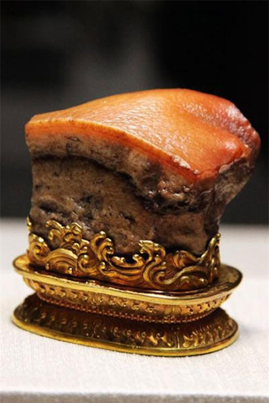 Từ xưa, Từ Hy Thái Hậu đã sở hữu một viên đá quý khủng này. Vì vậy, đá thịt lợn được cho là sản vật quý trong giới nhà giàu ngay từ xa xưa. Hiện nay, viên đá yêu thích của Từ Hy Thái hậu hiện được trưng bày tại Bảo tàng Đài Bắc.