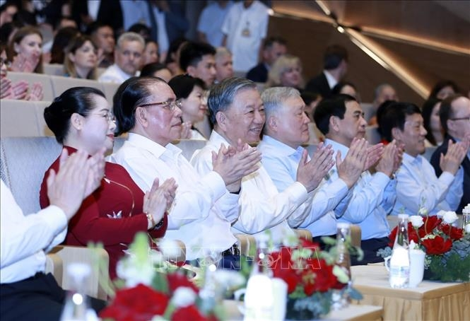 Tong Bi thu To Lam du chuong trinh nghe thuat “Bai ca chien thang”