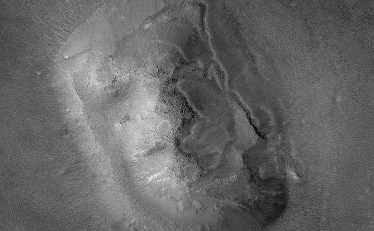 Một số nghiên cứu trước đây đã phát hiện các tín hiệu từ tính bất thường và hàm lượng silica cao trong khu vực này, làm dấy lên nghi vấn về khả năng tồn tại của một cấu trúc nhân tạo hoặc dấu tích của một nền văn minh cổ đại.(Ảnh: Thanh niên Việt)