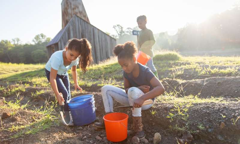 Sự độc đáo của Crater of Diamonds biến nơi này thành điểm đến đặc biệt cho những ai muốn thử vận may với kim cương. (Ảnh: Arkansas State Parks)