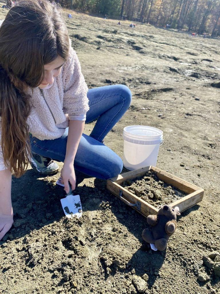 Từ năm 1972, chính quyền Arkansas đã mua lại khu vực và biến nó thành công viên mở cửa cho công chúng. Du khách chỉ cần mua vé vào cửa (giá từ 5 đến 8 USD) và có thể mang về mọi thứ họ tìm thấy. Nhờ điều này, công viên thu hút hàng trăm nghìn lượt khách mỗi năm, với hy vọng tìm được kim cương. (Ảnh: National Park Trust)