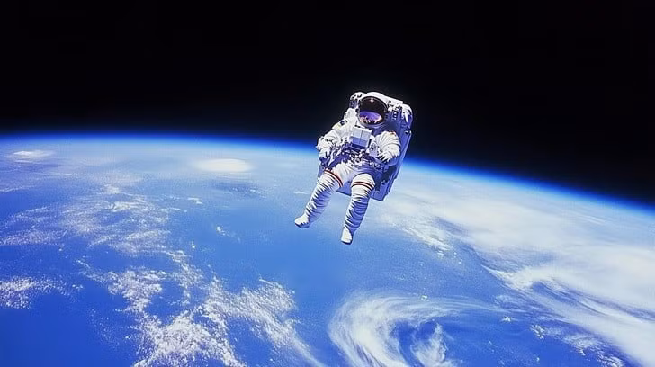 Ông ví Trái Đất như một "tàu vũ trụ" nơi tất cả chúng ta cùng sinh sống và nhấn mạnh tầm quan trọng của việc hợp tác để bảo vệ hành tinh. (Ảnh: StockCake)