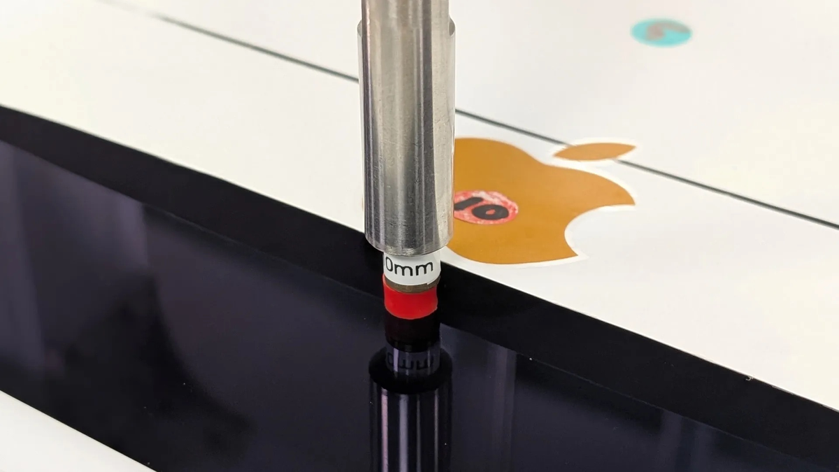 Ba mục tiêu lớn của Apple là: tăng độ bền thiết bị, hỗ trợ phần mềm dài hạn và cải thiện khả năng sửa chữa. (Ảnh: Wallpaper)