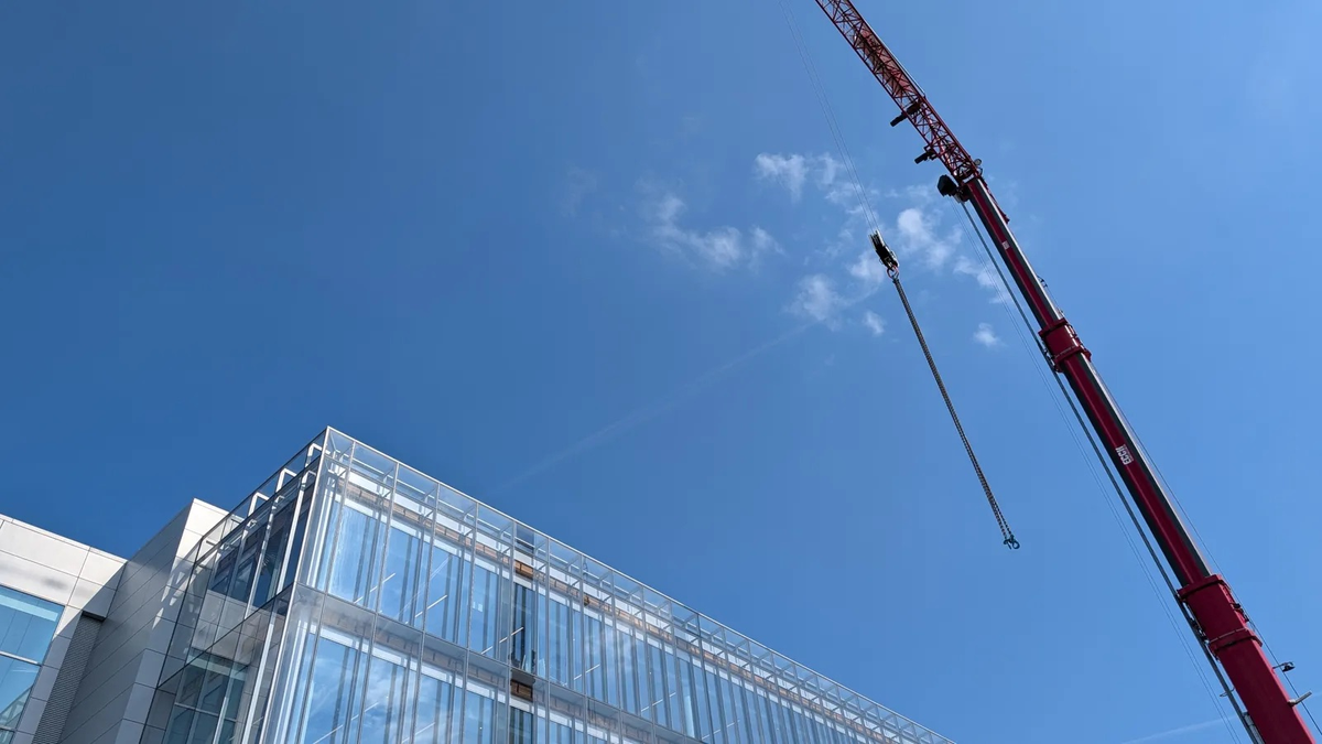 Tại Cork (Ireland), Apple vận hành một trung tâm R&amp;D bí mật, nơi tất cả sản phẩm như iPhone, iPad, iMac đều trải qua thử nghiệm cực đoan trước khi tung ra thị trường. (Ảnh: Wallpaper)