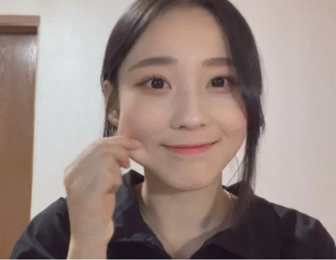 Jiami, một cô gái từng tự nhận là “quê mùa” đến từ vùng nông thôn Anseong, đã có màn "lột xác" ngoạn mục khi chuyển lên Seoul lập nghiệp.