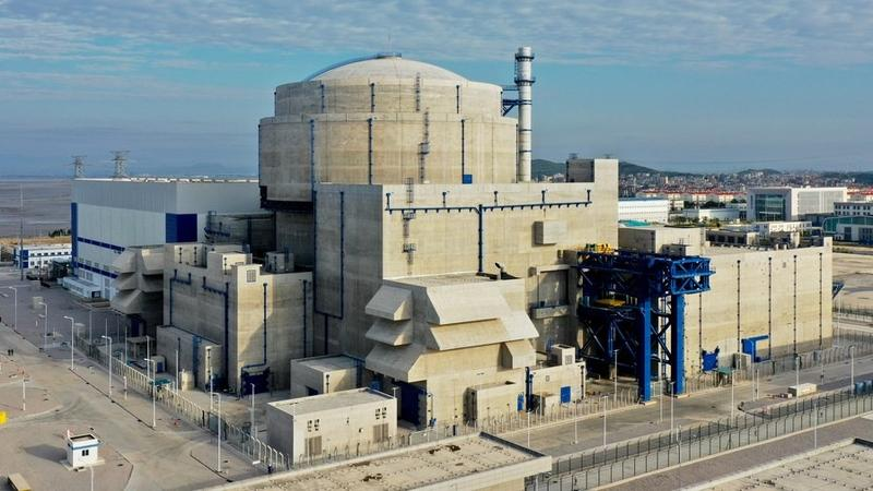 Các khối nhiên liệu được bọc bởi 4 lớp ceramic siêu bền, chịu được nhiệt độ rất cao, giúp lò hoạt động an toàn ngay cả trong sự cố nghiêm trọng như động đất hay mất điện.(Ảnh: chinadailyhk)