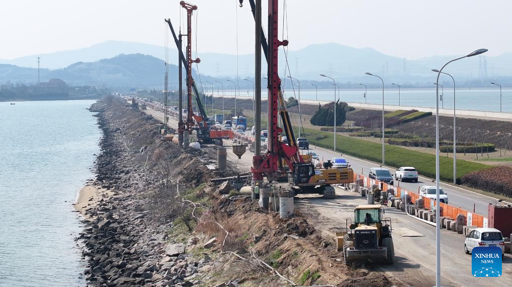 Mỗi lò chứa 430.000 khối nhiên liệu hình cầu (giống quả bóng tennis), mỗi khối chứa 12.000 hạt nhiên liệu và có năng lượng tương đương 1,5 tấn than đá.(Ảnh: english.news.cn)