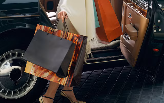 Những cô nhân tình hưởng thụ cuộc sống xa hoa nơi xứ người mà không phải lo bị phát hiện.