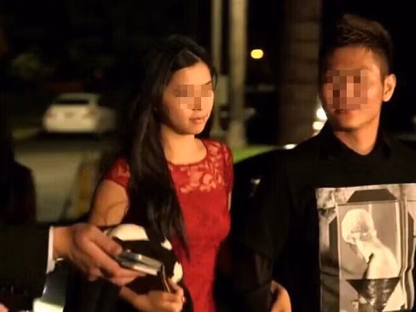 Cư dân trong ngôi làng Rowland Heights đại đa số là tình nhân của những đại gia hoặc các quan chức của Trung Quốc. Họ sống trong những dinh thự cao cấp, rộng hàng trăm m2, gồm nhiều phòng ngủ, phòng tắm và bể bơi ngoài trời. Giá mỗi căn hộ này lên tới triệu USD và các tiện nghi trong nhà cũng tốn cả trăm nghìn USD.