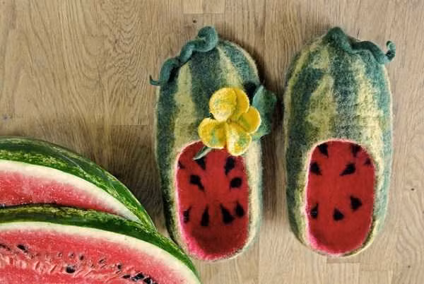 Những kiểu giày dép độc lạ luôn giúp bạn nổi bật hơn khi xuất hiện ngoài đường.