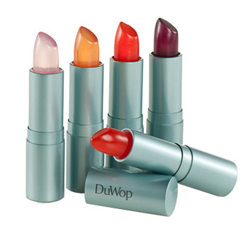 Duwop Iced Teas Lip Treatment (giá khoảng 420.000 đồng): Iced Teas Lip Treatment là dòng son dưỡng môi do hãng mỹ phẩm nội địa Anh mang tên Duwop sản xuất.