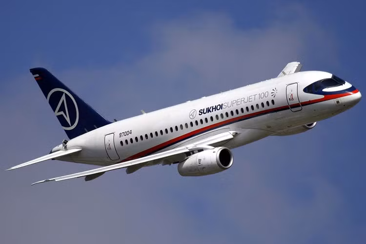 Sukhoi Superjet 100 được thiết kế bởi một liên doanh giữa tập đoàn Sukhoi (Nga) và các hãng sản xuất máy bay hàng đầu phương Tây. Dòng máy bay này có khả năng vận chuyển 100 hành khách, đã được xuất xưởng khoảng 80 chiếc, trong đó 60 chiếc đang được khai thác tích cực.
