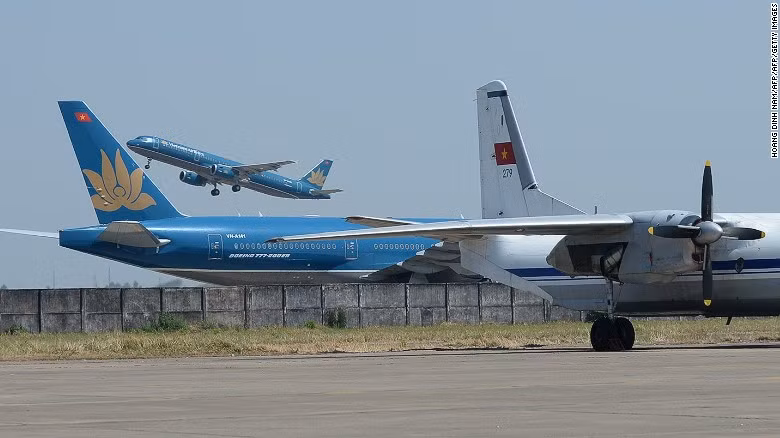 8. Tan Son Nhat International Airport (TP HCM, Việt Nam): Sân bay Tân Sơn Nhất đứng thứ 8 trong danh sách này với những lý do: tín hiệu wifi kém, nhà vệ sinh bẩn, nhà hàng ít món ăn.