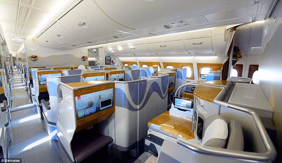 Chiếc Airbus 615 chỗ này sẽ được chính thức đưa vào hoạt động trong tháng 12 tới để khai thác đường bay từ Dubai đến Copenhagen.