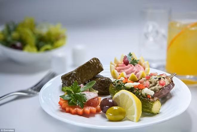 Đồ tráng miệng ngon mắt trên chuyến bay của hãng Emirates.