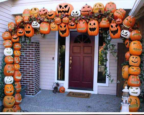 Bạn cũng có thể tạo một chiếc cổng ấn tượng với bí ngô.