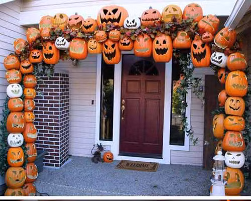 Bạn cũng có thể tạo một chiếc cổng ấn tượng với bí ngô.