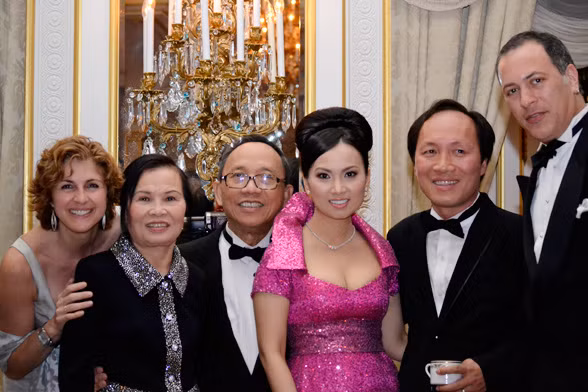 Ông Chính Chu (sinh năm 1966 tại Việt Nam) là một trong những tỷ phú gốc Việt thành công nơi đất khách quê người.