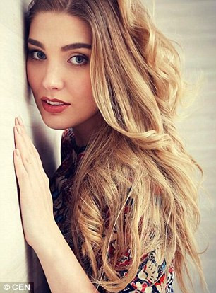 Anastasia vừa vượt qua hơn 26 thí sinh khác trong một cuộc thi sắc đẹp để trở thành nữ tiếp viên hàng không xinh đẹp nhất ở Nga.