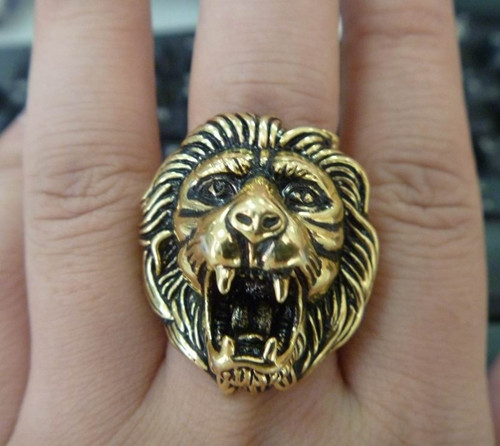 Nhẫn đầu sư tử đáng sợ.