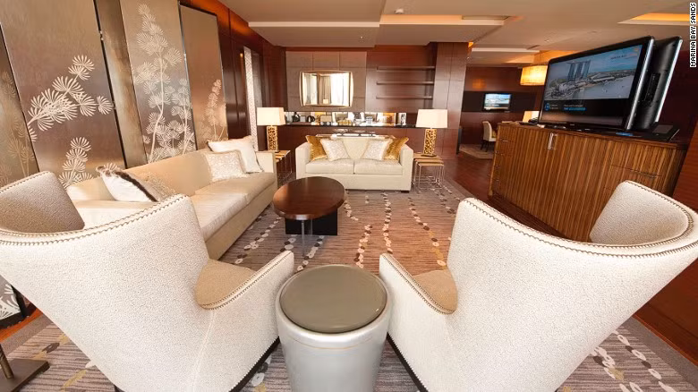 Phòng tổng thống của khách sạn Marina Bay Sands: Để phục vụ những vị khách quyền cao chức trọng, khách sạn có phòng tổng thống xa hoa rộng 509m2.