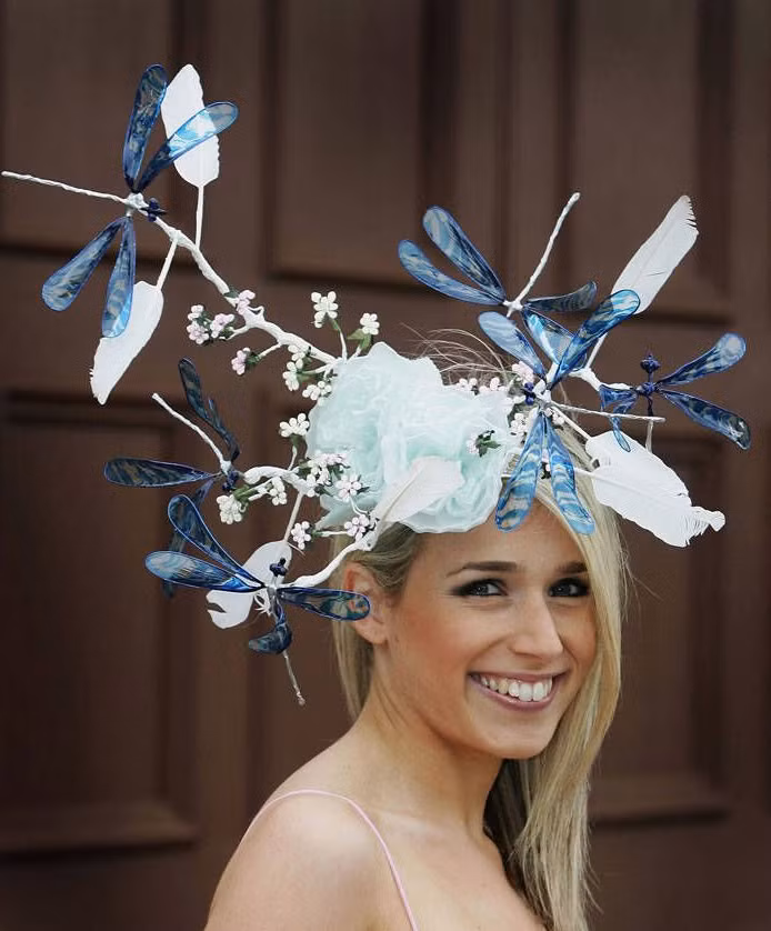 Mũ chuồn chuồn xinh xắn.