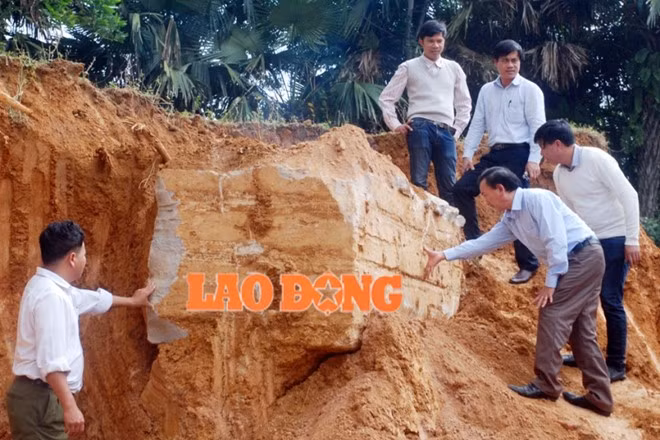 Ha Tinh: Muc dat, bang hoang phat hien ngoi mo co nguyen khoi-Hinh-2