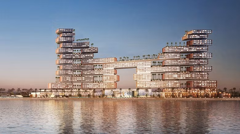 The Royal Atlantis (Dubai): Khu khách sạn hạng sang này, trị giá 1,4 tỷ USD, dự kiến hoàn thành vào năm 2018 trên quần đảo nhân tạo The Palm (cây Cọ) ngoài khơi bờ biển của Dubai. Khu nghỉ dưỡng này sẽ gồm 800 phòng nghỉ và 250 căn hộ cao cấp trên 46 tầng.