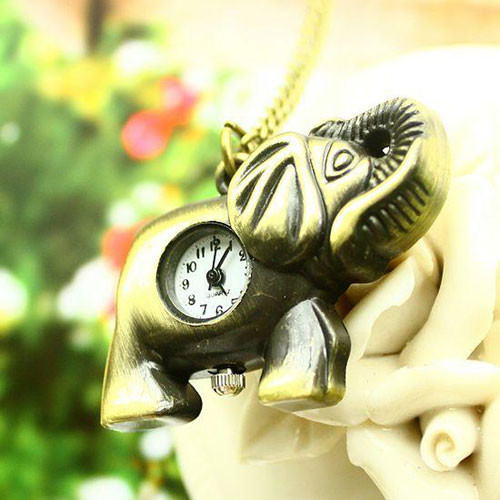 Mẫu đồng hồ độc lạ hình chú voi.