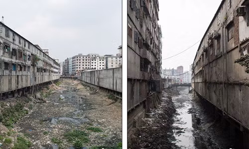 Khung cảnh nguồn nước ô nhiễm đằng sau các nhà máy may mặc ở Keraniganj, Dhaka, Bangladesh.