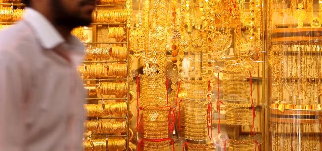 Chỉ riêng trong năm 2013, khối lượng vàng nữ trang được giao dịch tại chợ Gold Souk là 2.250 tấn, tương đương giá trị khoảng 70 tỷ USD. Điều này biến Gold Souk trở thành khu chợ truyền thống có lượng trang sức vàng lớn nhất thế giới.