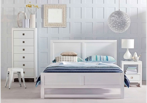 Kiểu tường ốp khác lạ cũng là điểm nhấn cho căn phòng.