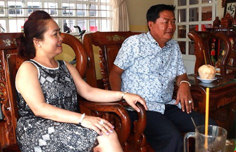 Gap dai gia giau mat lam dam cuoi ‘khung’ cho con