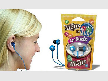 Tai nghe hình kẹo M&amp;M trông khá ngon mắt.